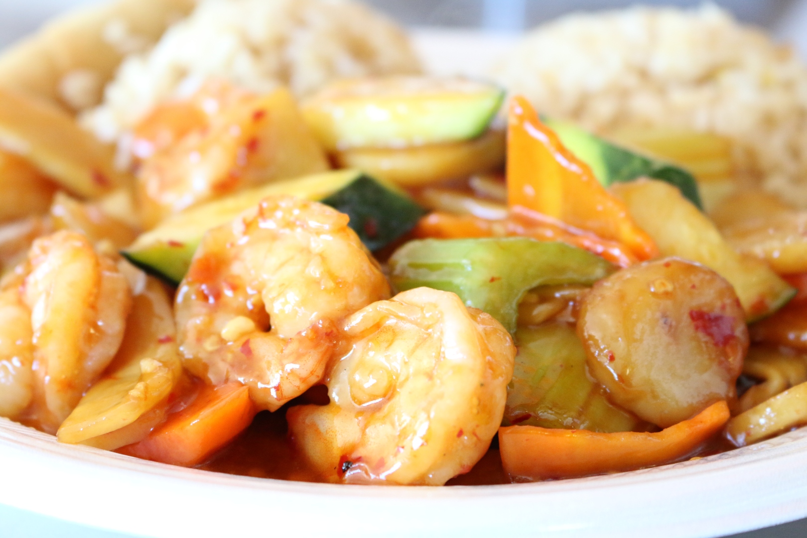 Shrimp with garlic sauce and vegetables